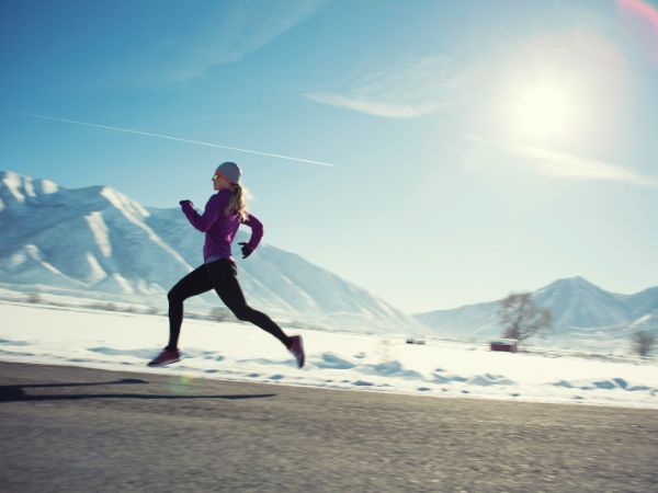 Ubrania, których potrzebujesz, aby ubierać się jak biegacz w zimie